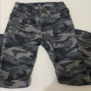 GAP CAMO JEANS
